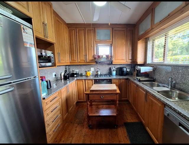 3 BEDROOM FREEHOLD FOR SALE IN SHELLY BEACH
